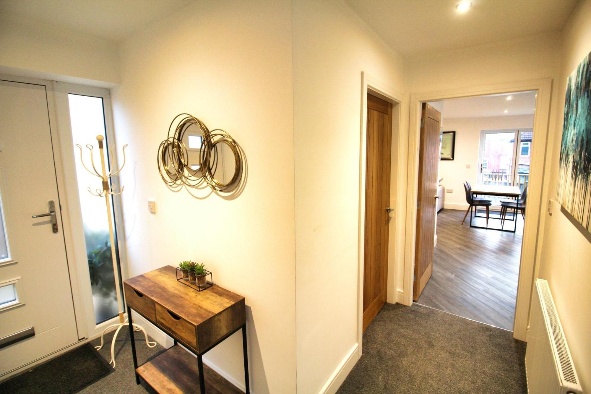 Rotherham - Rawmarsh - Great Customer Feedback - 2 Bed Bungalow - New Build - High End Furnishings - Wheel Chair Accessible - Large Enclosed Garden - Dog Friendly Exterior photo
