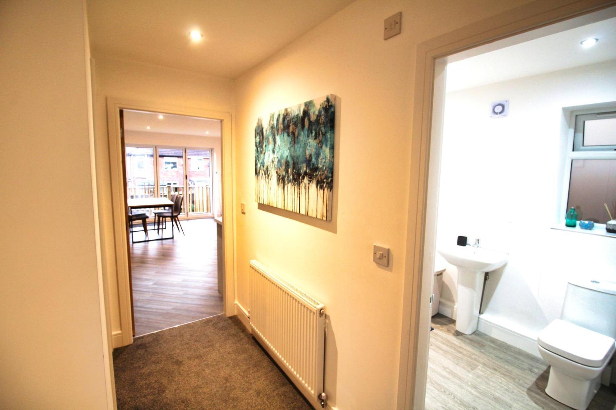 Rotherham - Rawmarsh - Great Customer Feedback - 2 Bed Bungalow - New Build - High End Furnishings - Wheel Chair Accessible - Large Enclosed Garden - Dog Friendly Exterior photo